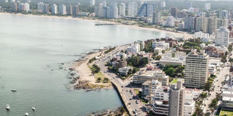 Punta del Este más cerca de ser la sede para el sorteo del Mundial 2030