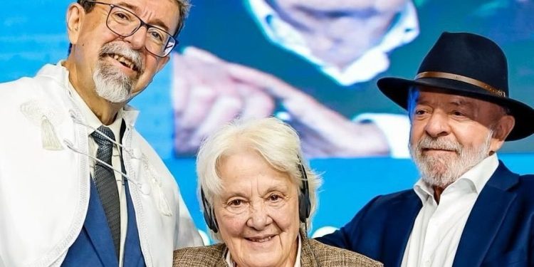 Entrega póstuma: Reconocen figura de Mujica con título Honoris Causa