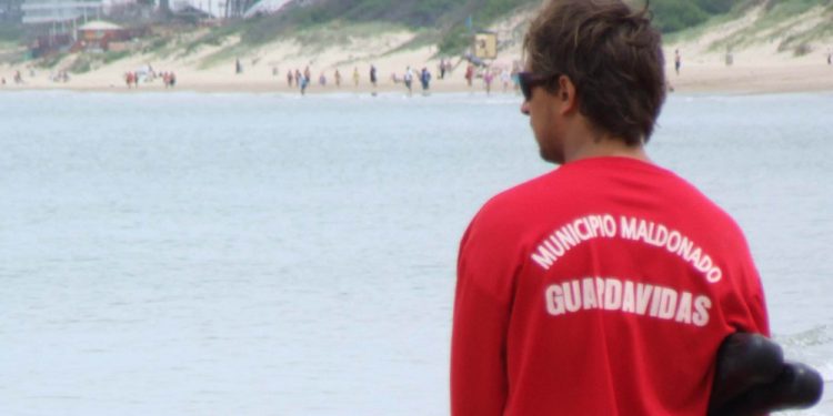 Llamado a Guardavidas: A partir de este martes 24 se pueden inscribir personalmente