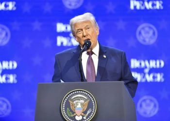 Trump aseguró que tomar el control del suministro de petróleo de Irán es “una opción”