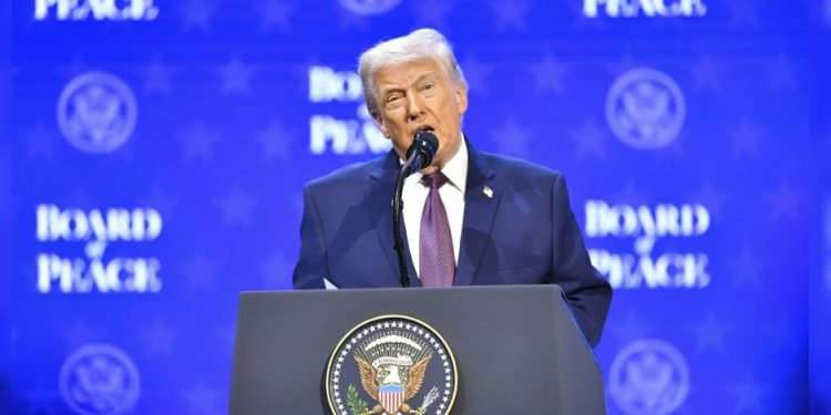 Trump aseguró que tomar el control del suministro de petróleo de Irán es “una opción”