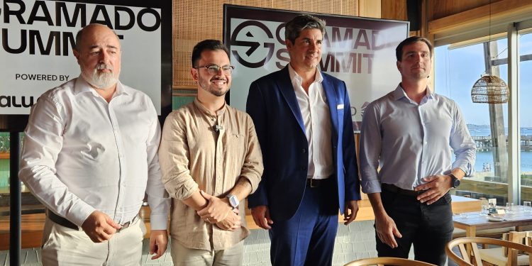 Lanzamiento de la 9° edición de Gramado Summit en OVO Beach con proyección de acortar distancias