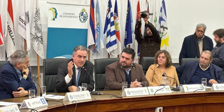 43,5% de los alcaldes cree que su voz es escuchada de forma mínima o nula