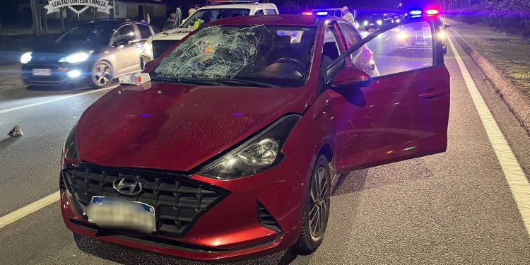 Grave siniestro en Ruta Interbalnearia peatón fue embestido y permanece internado