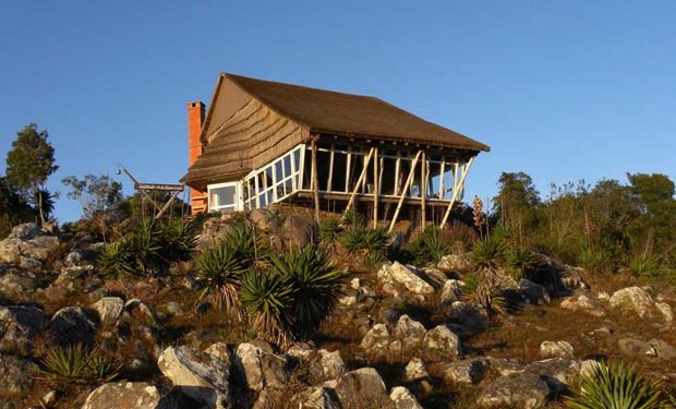Drones, inteligencia artificial y control del suelo: el Gobierno activa una “policía territorial” en Villa Serrana