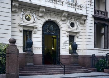 Apelarán fallo que dispuso 12 años de prisión para joven que mató a su padre por abusos intrafamiliares; su hermana asegura que como víctima no recibió contención