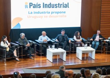 PIT CNT destaca que trabajadores y empresarios impulsen una agenda de desarrollo industrial