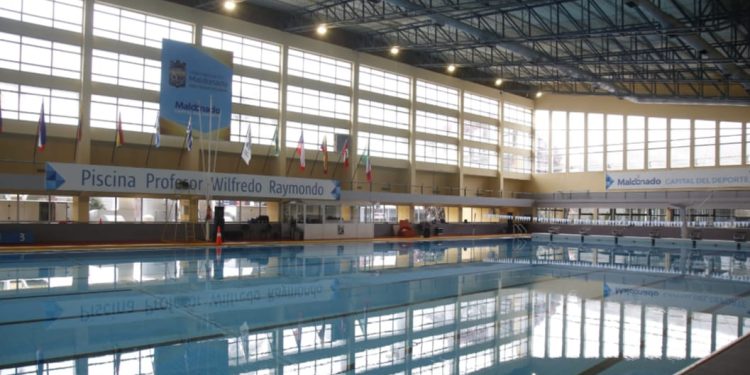 Torneo de natación Wilfredo Raymondo en el Campus