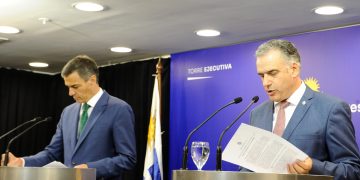 Yamandú Orsi viaja a España, pero no asistirá a la cumbre de líderes progresistas; “el franeleo con Sánchez no le hace bien al Uruguay”, dijo el senador da Silva