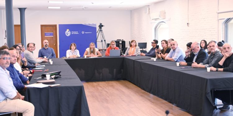 Indignación y miedo en las calles de Montevideo, repartidores de PedidosYa se movilizan tras crimen que sacude al sector