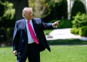 Estados Unidos interceptó buque iraní que quiso eludir el bloqueo; Teherán denuncia “violación de alto al fuego y anuncia “represalias”