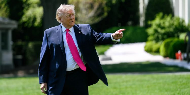 Estados Unidos interceptó buque iraní que quiso eludir el bloqueo; Teherán denuncia “violación de alto al fuego y anuncia “represalias”