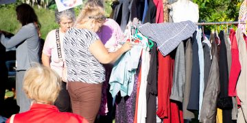 La feria Second Hand volvió a reunir a vecinos en una jornada de moda, música y encuentro