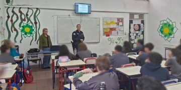 Alumnos del liceo 3 reciben herramientas para enfrentar riesgos digitales y fortalecer su seguridad