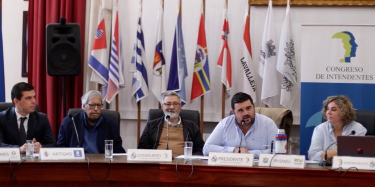 Intendentes recibieron a CAF con el relajo Kennedy como antecedente