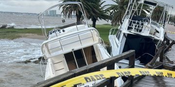 Temporal: una segunda embarcación se soltó y también terminó contra una pasarela en Punta del Este