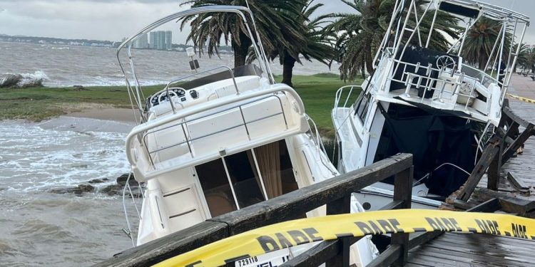 Temporal: una segunda embarcación se soltó y también terminó contra una pasarela en Punta del Este