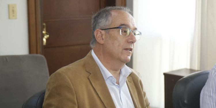 Mahía presentó en Maldonado el proyecto de Universidad de la Educación y defendió la formación docente universitaria