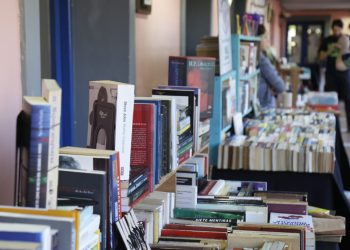 Un grupo de librerías pide “ley de precio único de libros” para evitar descuentos y promociones que otorgan las cadenas