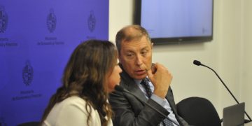 Gobierno evalúa aumento superior al 7% en combustibles apelando a “situación extraordinaria”