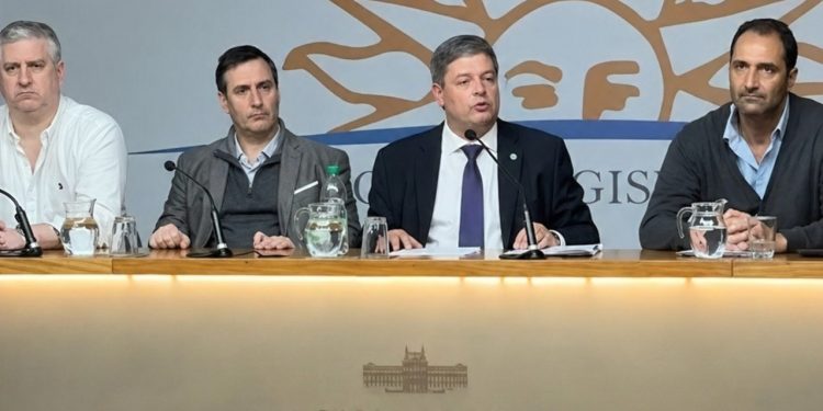 Oposición planteó al Parlamento una investigadora sobre la gestión de ASSE