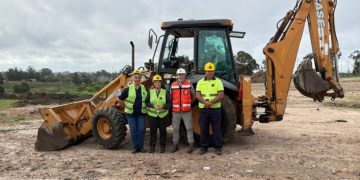 Rompiendo barreras: mujeres toman el volante de la maquinaria vial en Maldonado