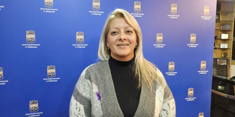 Minuto de silencio en la Junta Departamental por el fallecimiento de Carlos Fuentes