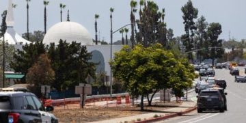 Al menos 5 muertos en un tiroteo en una mezquita de EE.UU.