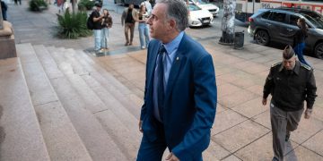 Yamandú quiso bajar tensión interna por su visita al portaaviones de Estados Unidos: “Soy presidente del Uruguay”
