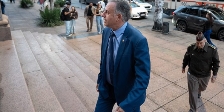 Yamandú Orsi quiso bajar tensión interna por su visita al portaaviones de Estados Unidos: “Soy presidente del Uruguay”