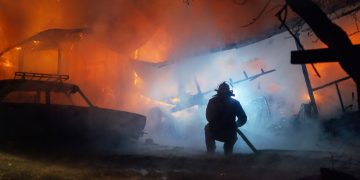 Bomberos advierten por aumento de incendios domésticos durante los días fríos