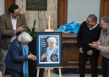José Mujica tiene un sello en homenaje; ministra Cardona destacó “espaldarazo” que dio a las empresas públicas