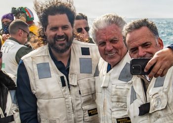 Comunistas dispusieron “renuncia inmediata” de jerarca que asumió “su error” al visitar portaaviones de EEUU