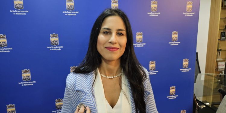 Edila nacionalista criticó la cuota política y dijo que se debe acceder por méritos