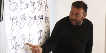 Inclusión en acción: comienzan los talleres gratuitos de Lengua de Señas Uruguaya en municipios de Maldonado