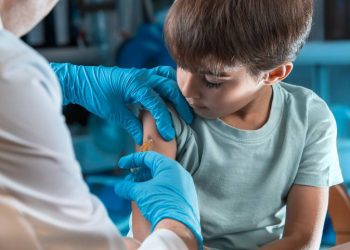 Retoman campañas de vacunación en las escuela