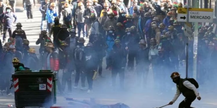 Bolivia en tensión: Rutas cortadas e intervención militar y policial para liberarlas 