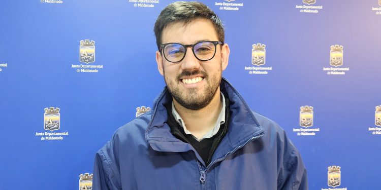 Juan Urdangaray: “Se está vendiendo una calle sin informe de movilidad”