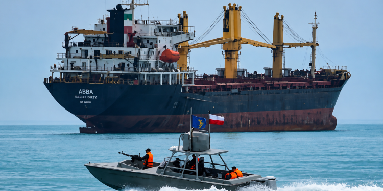 Irán anuncia cierre del estrecho de Ormuz en respuesta a los ataques de Israel en Líbano