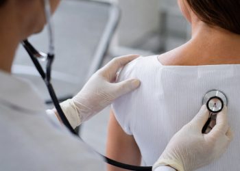 Insólito caso en Rocha: ejerció como médica con un título falso y ahora fue imputada por varios delitos