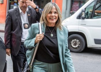 Fossati reclamó frenar nuevos permisos para cuidacoches en Punta del Este tras denunciar una situación que la alarmó