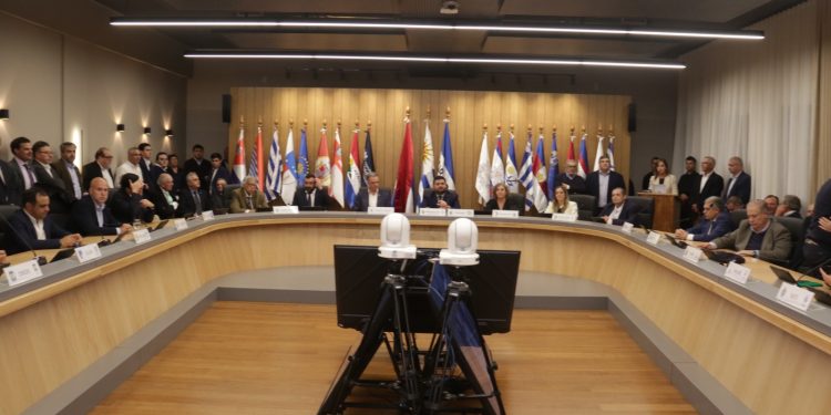 Congreso de Intendentes estrenó sede y Abella destacó el fortalecimiento de la coordinación departamental