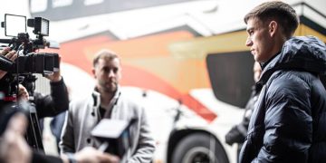 La selección viaja hoy rumbo al Mundial; Yamandú Orsi cambió de opinión y no concurrirá a ningún partido