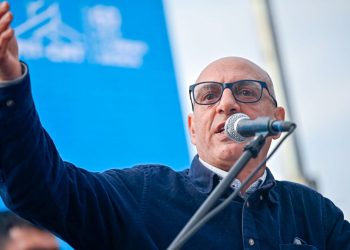 Pit-Cnt insiste con gravar al 1% más rico a pesar de la negativa del gobierno de Yamandú Orsi