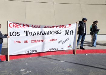 Trabajadores de centros comerciales reclaman por mejoras salariales y laborales