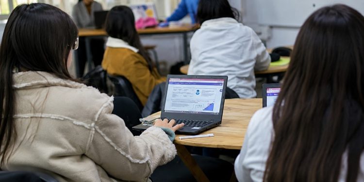 Tres de cada cuatro docentes ya usan IA: Ceibal y ANEP presentaron nuevas herramientas seguras para la educación