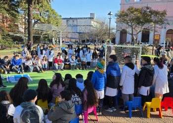 La Plaza San Fernando se vistió de Mundial con una jornada de juegos, deporte y diversión para los más chicos