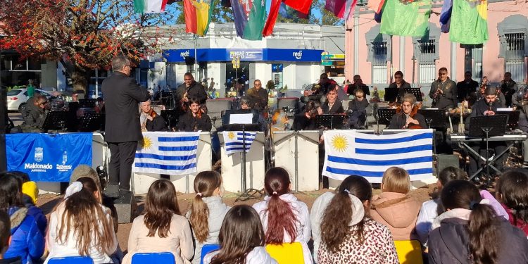 Música para toda la familia en el marco de “El Mundial se vive en la Plaza”