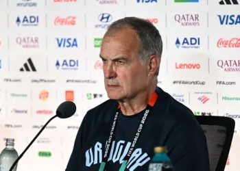 Uruguay se juega hoy su continuidad en el Mundial frente a España