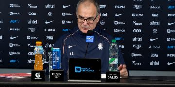 “No tengo ninguna excusa”: la autocrítica de Bielsa en su despedida de la selección uruguaya